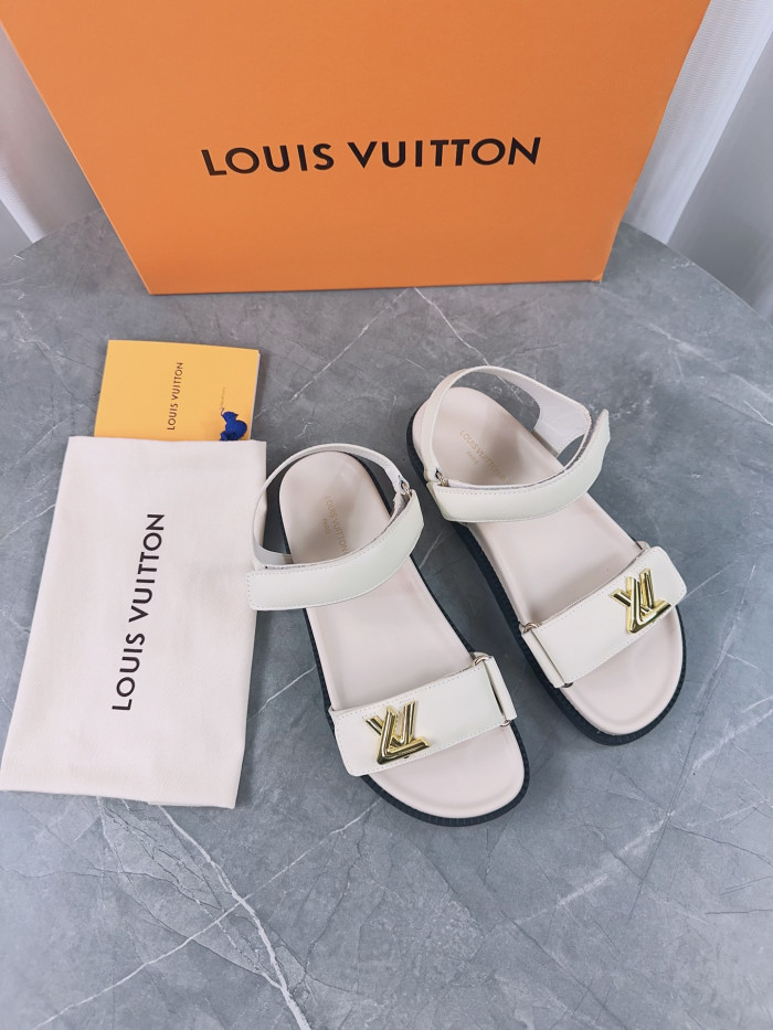 L1VV Flat Sandals