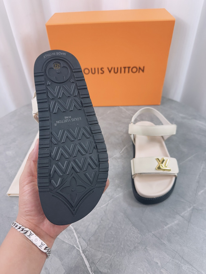 L1VV Flat Sandals